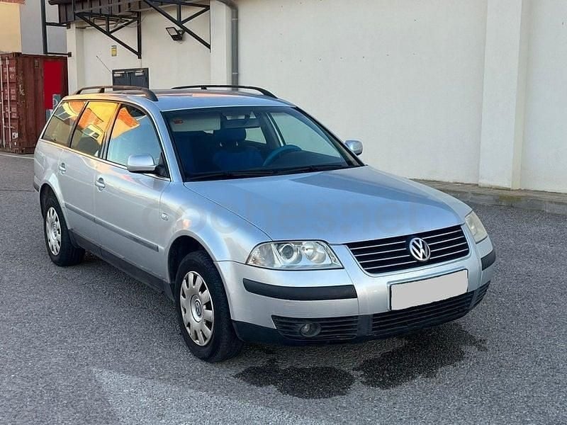 Usado VW Passat Trendline 130 CV (95 kW) 2002 Gris / plata Familiar