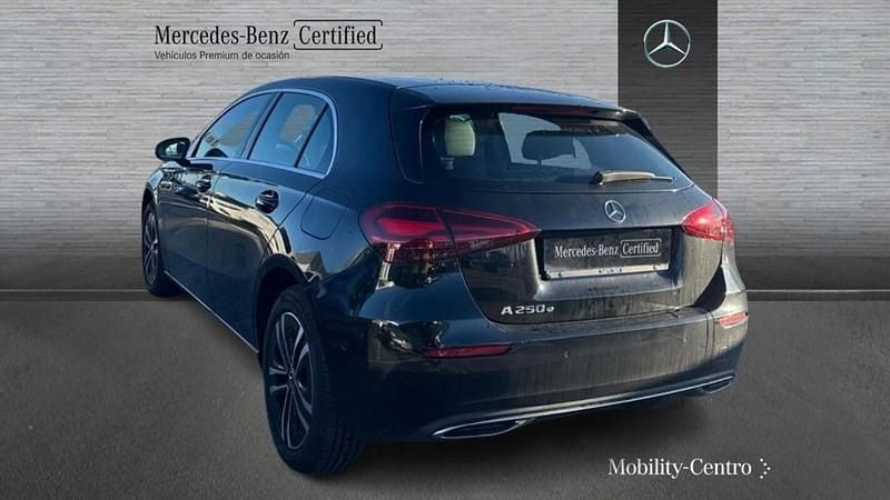 Usado Mercedes A250 163 CV (119 kW) 2025 Negro cosmos