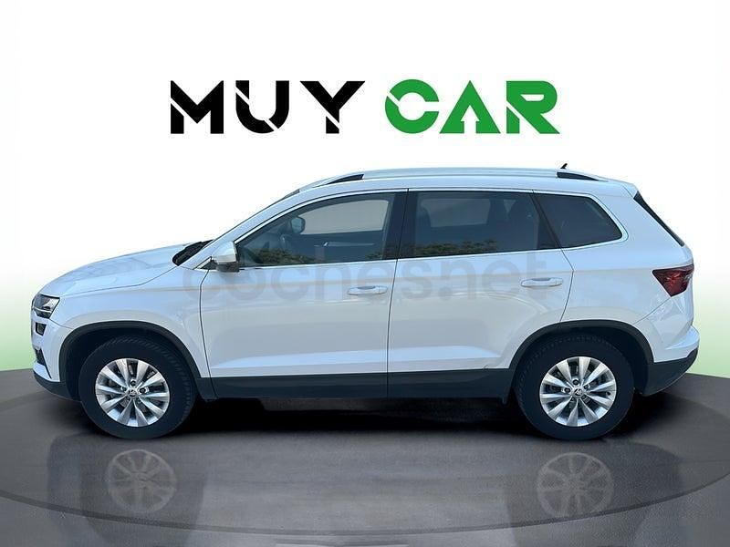 Usado Skoda Karoq Ambition 150 CV (110 kW) 2022 Blanco SUV