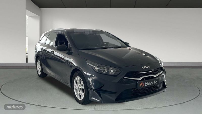 Usado Kia Ceed Sportswagon 120 CV (88 kW) 2023 Gris Familiar
