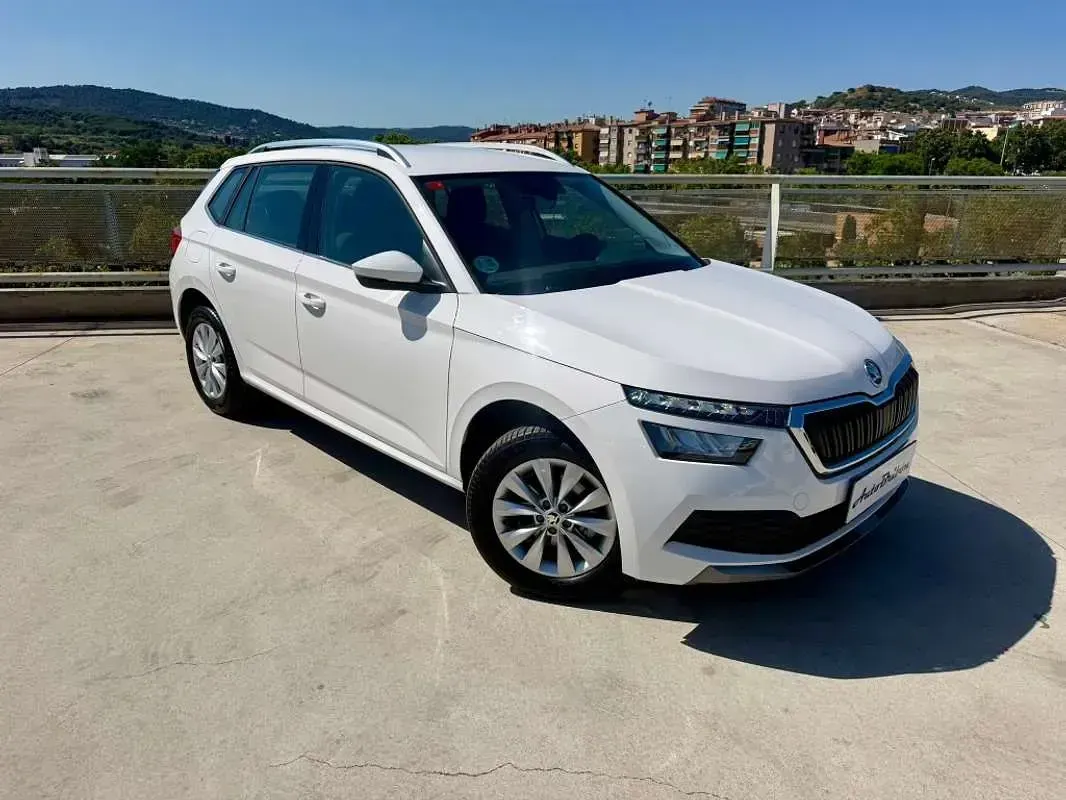 Usado Skoda Kamiq Ambition 110 CV (80 kW) 2021 Blanco SUV