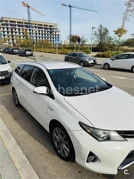 Usado Toyota Auris Hybrid Advance 136 CV (100 kW) 2014 Blanco Familiar