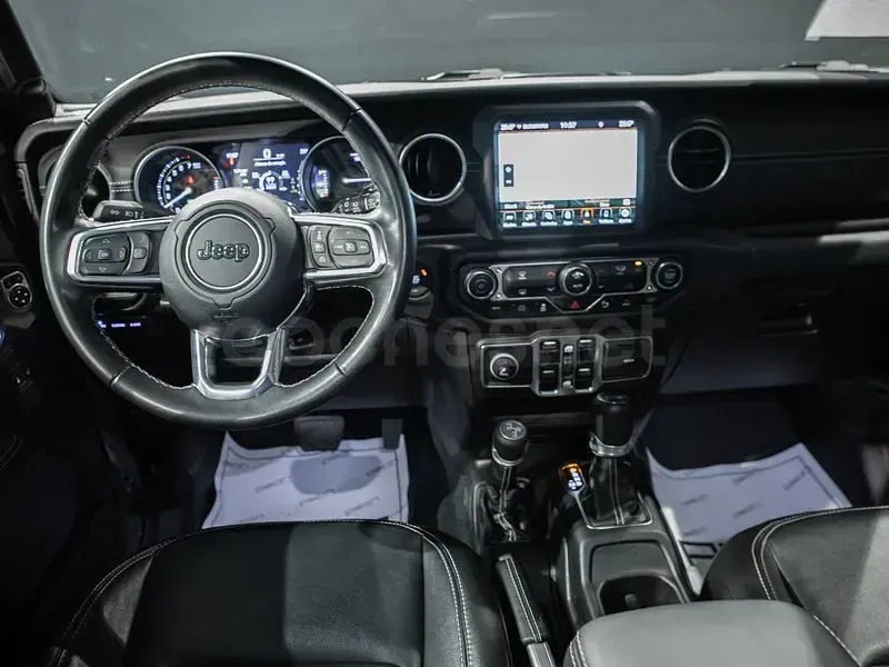 Usado Jeep Wrangler Sahara 381 CV (280 kW) 2022 Gris / plata SUV