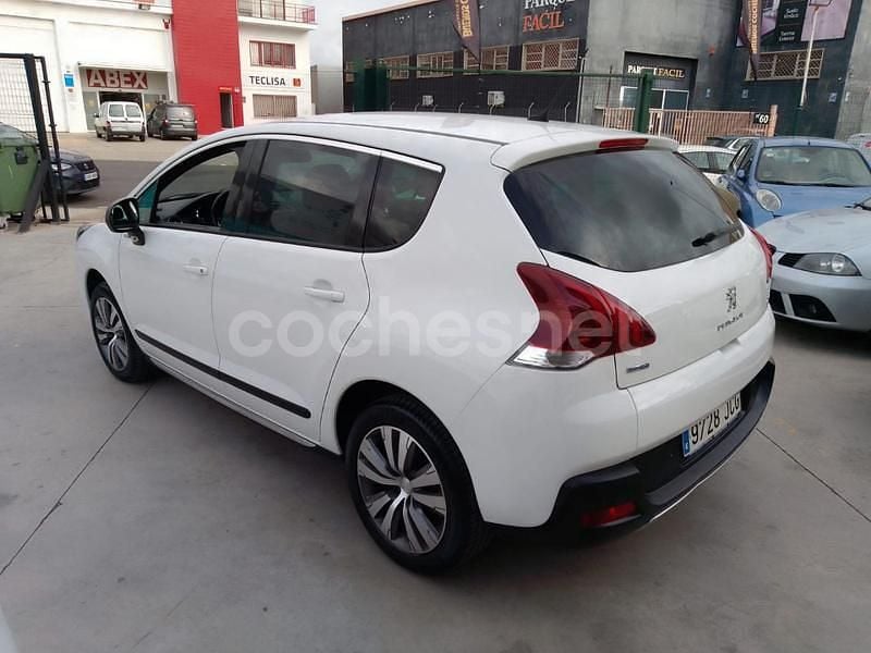 Usado Peugeot 3008 Allure 120 CV (88 kW) 2015 Blanco Berlina