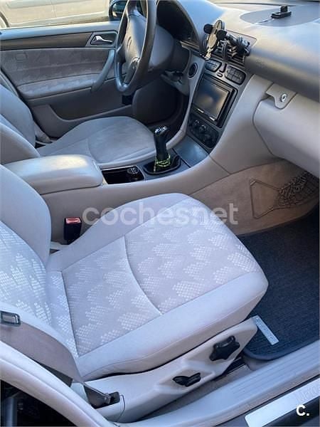 Usado Mercedes C200 Avantgarde 163 CV (119 kW) 2002 Azul Berlina