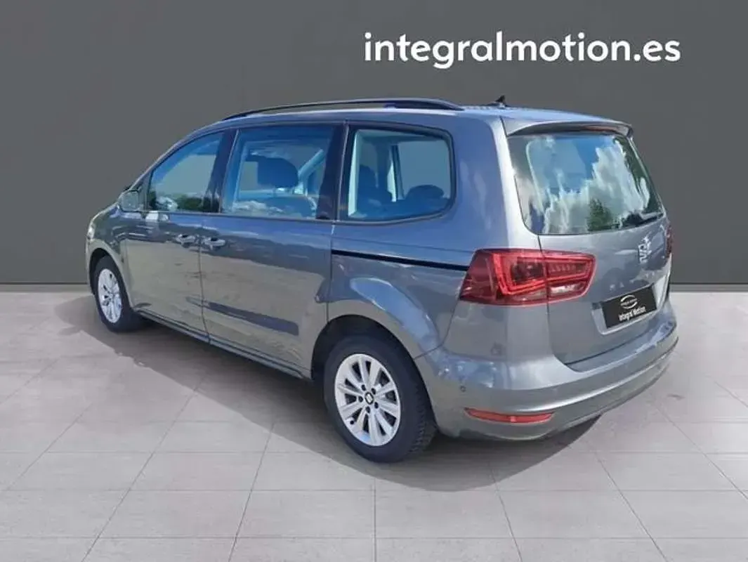 Usado Seat Alhambra Style 150 CV (110 kW) 2020 Gris Monovolumen