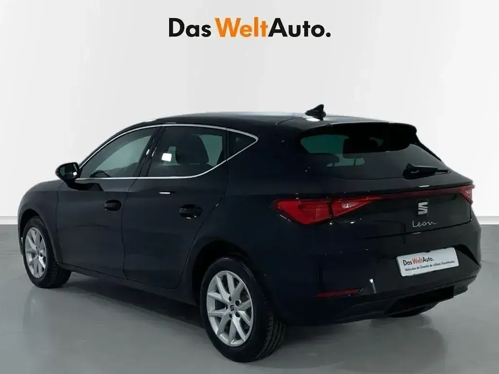 Käytetty Seat Leon Style 150 HP (110 kW) 2025 Musta Sedan