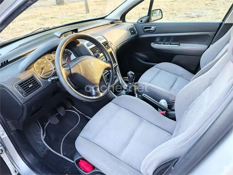 Usado Peugeot 307 110 CV (80 kW) 2003 Gris / plata Berlina