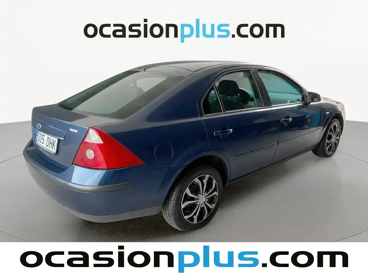Usado Ford Mondeo Ghia 131 CV (96 kW) 2005 Azul Berlina