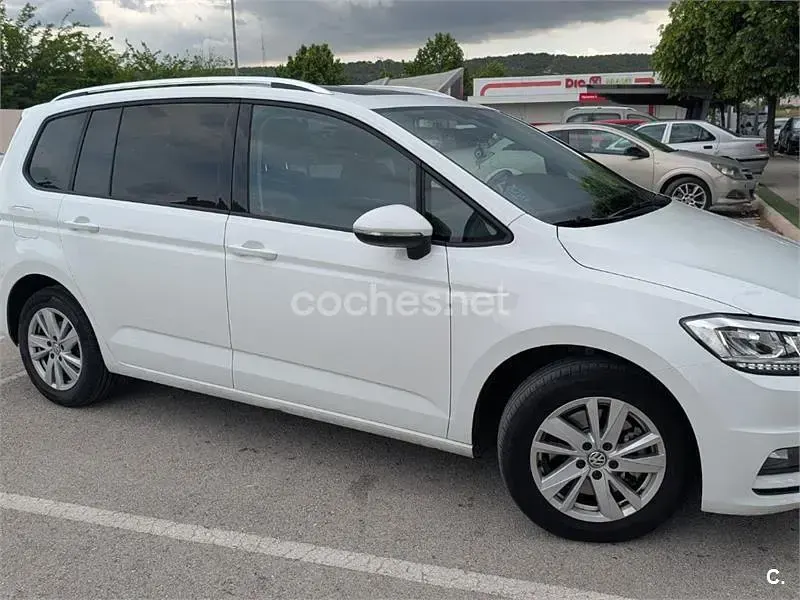 Usado VW Touran Advance 150 CV (110 kW) 2020 Blanco Monovolumen