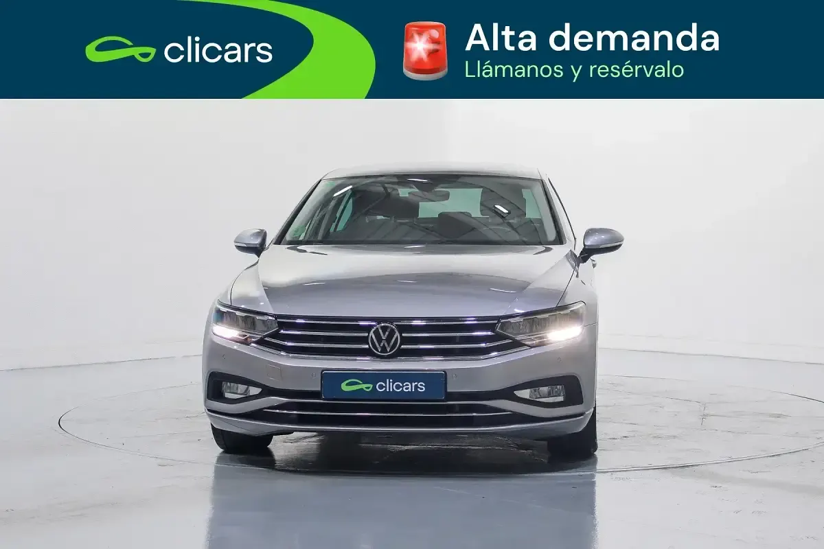 Usado VW Passat Executive 150 CV (110 kW) 2021 Gris / plata Berlina