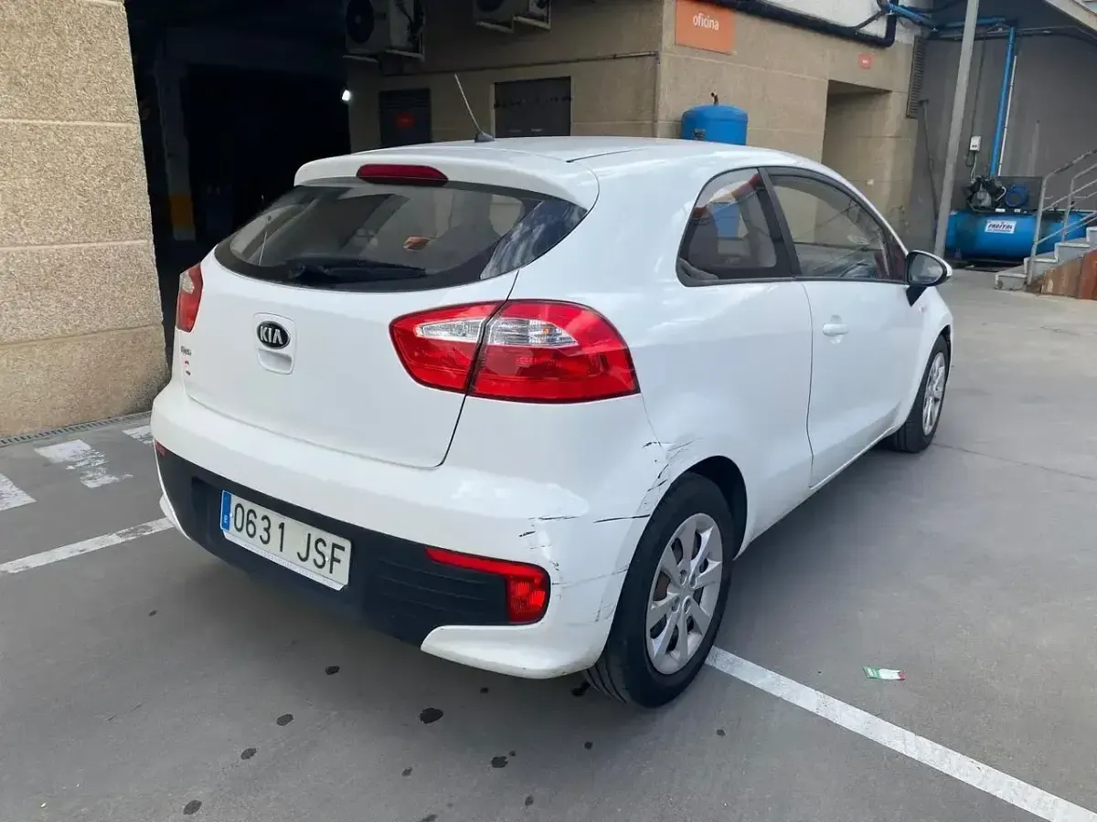 Käytetty Kia Rio 84 HP (61 kW) 2016 Valkoinen Viistoperä