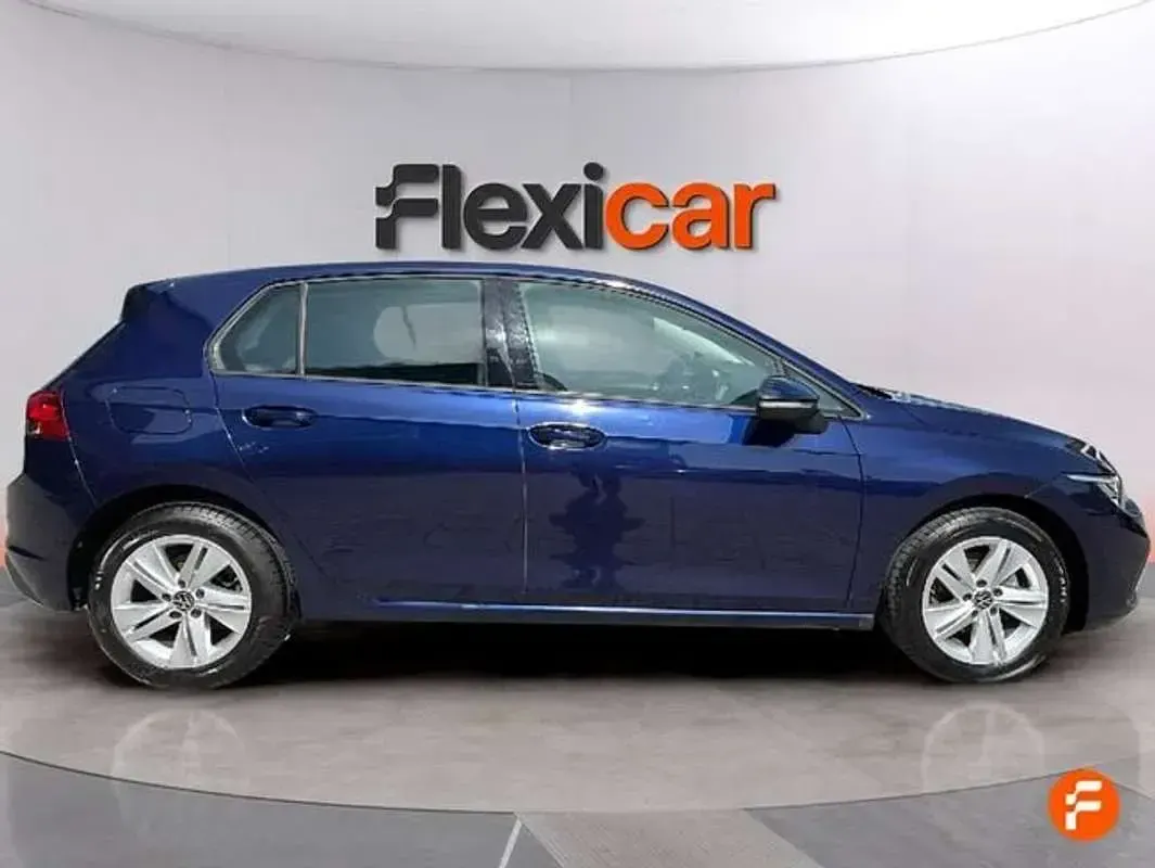 Usado VW Golf VIII Life 131 CV (96 kW) 2022 Azul Utilitario