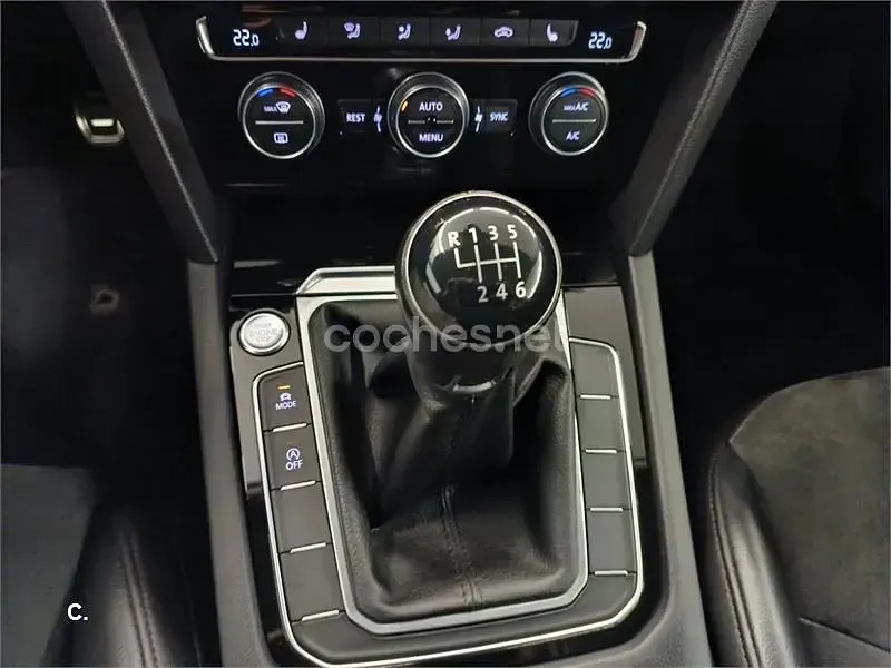Usado VW Arteon Elegance 150 CV (110 kW) 2019 Gris / plata Utilitario