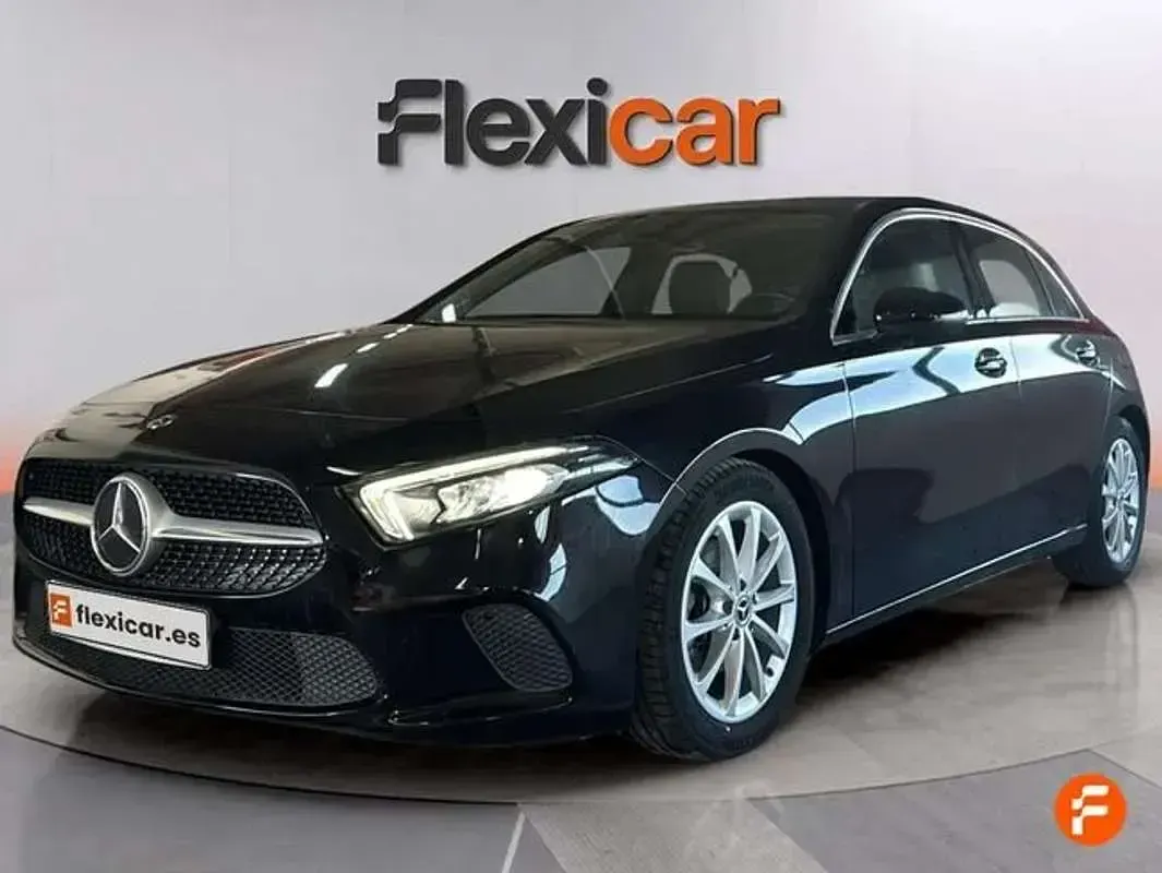 Käytetty Mercedes A180 136 HP (100 kW) 2019 Musta Viistoperä
