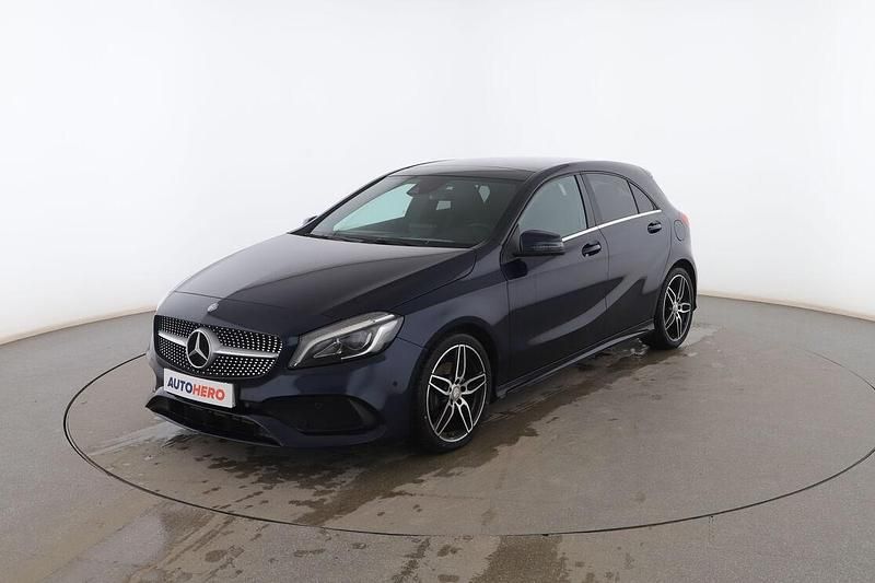 Usado Mercedes A200 AMG line 135 CV (99 kW) 2016 Azul Utilitario