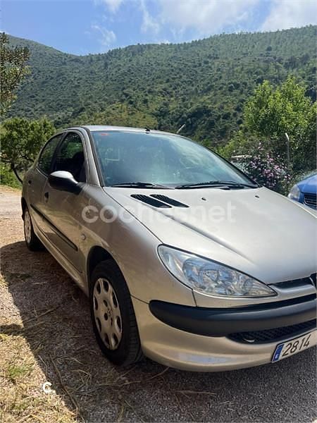 Usado Peugeot 206 70 CV (51 kW) 2005 Gris / plata Berlina