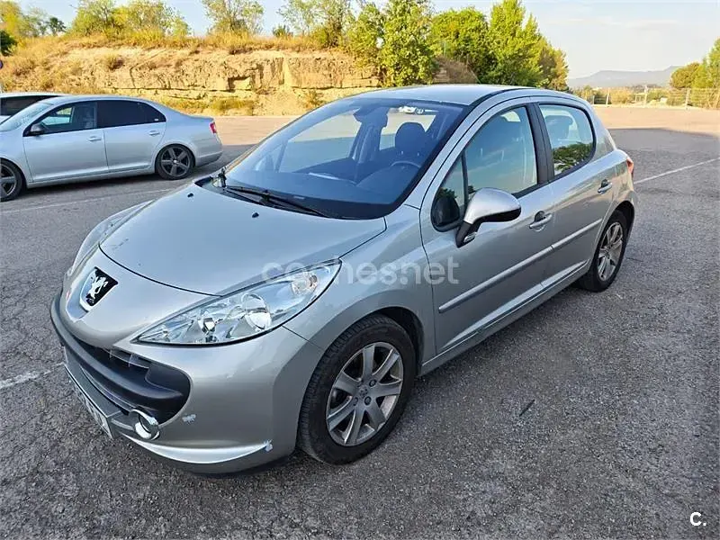 Usado Peugeot 207 110 CV (80 kW) 2006 Blanco Berlina