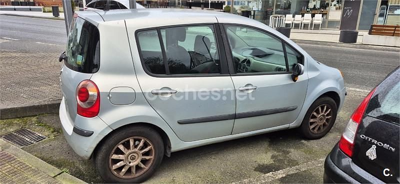 Usado Renault Modus Dynamique 98 CV (72 kW) 2005 Gris / plata Monovolumen