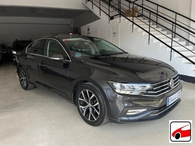 Gris Usado 2020 VW Passat Executive Berlina | 17.990 € (Precio justo) - Imagen 1/4
