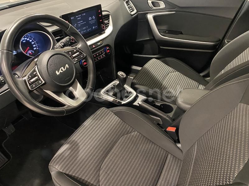Usado Kia Ceed 120 CV (88 kW) 2022 Verde Utilitario