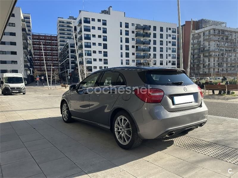 Usado Mercedes A250 Style 211 CV (155 kW) 2013 Gris / plata Berlina