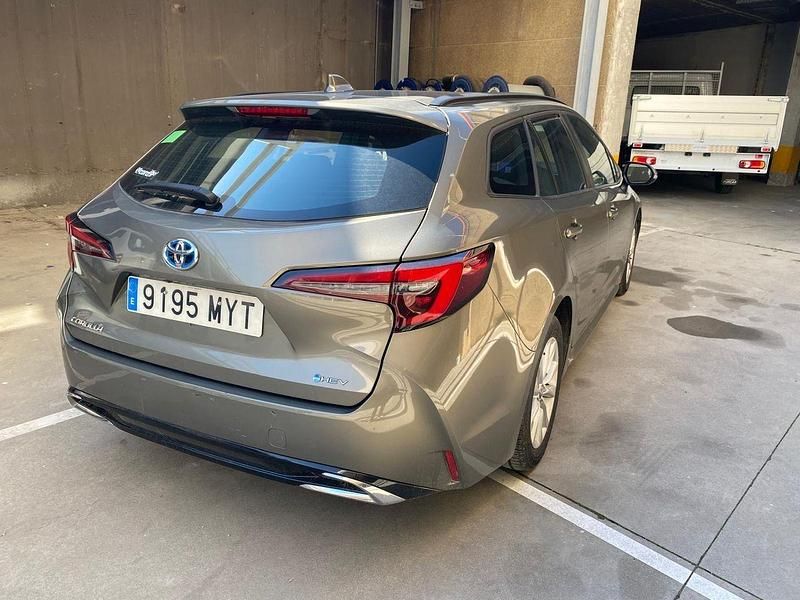 Usado Toyota Corolla Active 140 CV (102 kW) 2025 Bronce