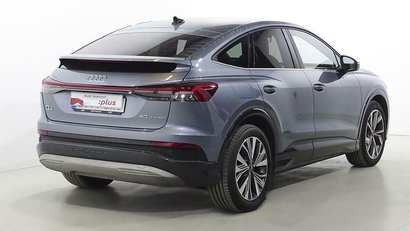 Usado Audi Q4 e-tron Ambiente 150 kW (204 CV) 2022 Azul SUV