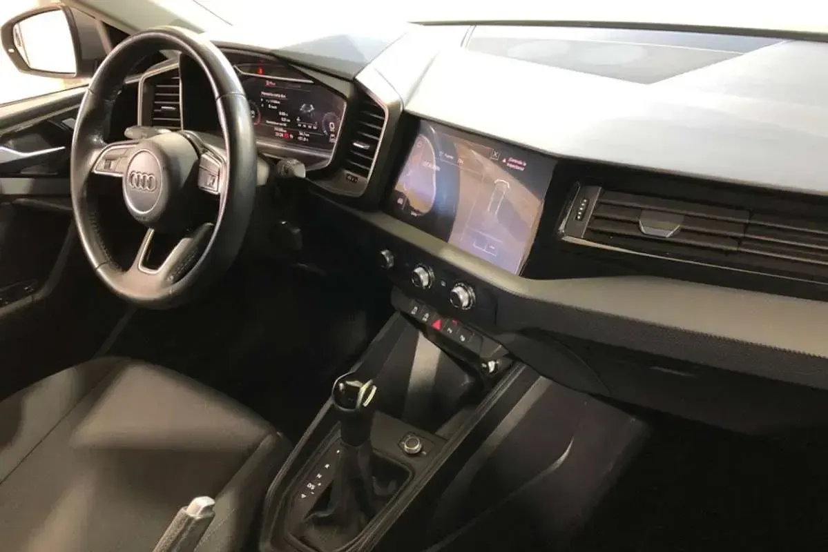 Usado Audi A1 Sportback 116 CV (85 kW) 2020 Gris Utilitario