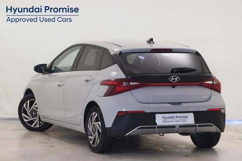 Usado Hyundai i20 100 CV (73 kW) 2025 Gris/plata Utilitario
