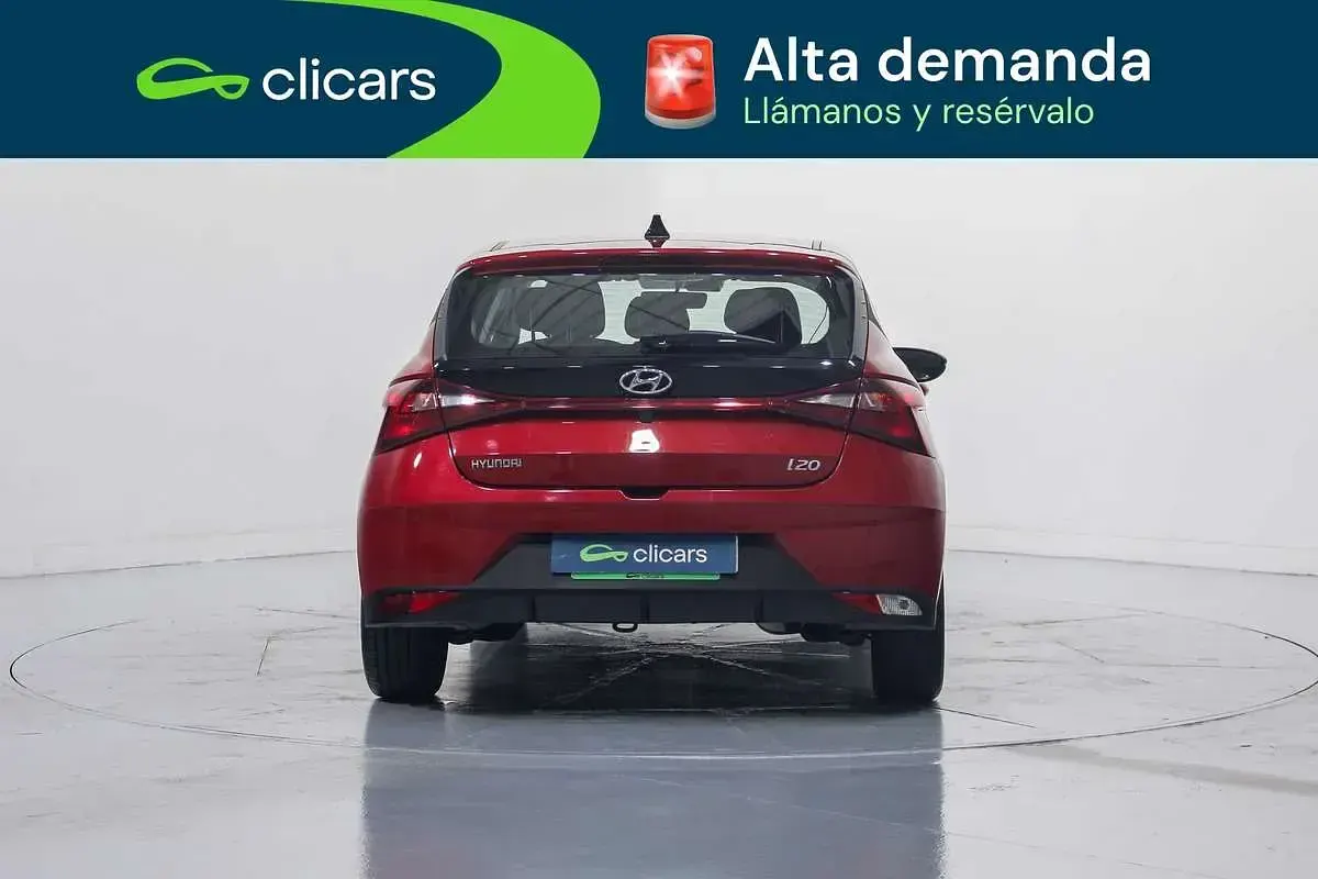 Usado Hyundai i20 101 CV (74 kW) 2022 Rojo Utilitario