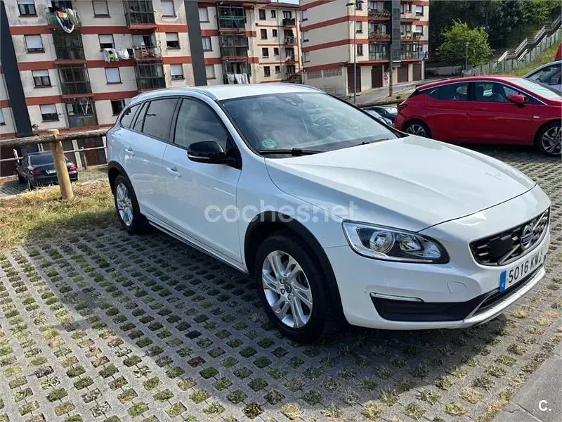Usado Volvo V60 CC 150 CV (110 kW) 2018 Blanco Familiar
