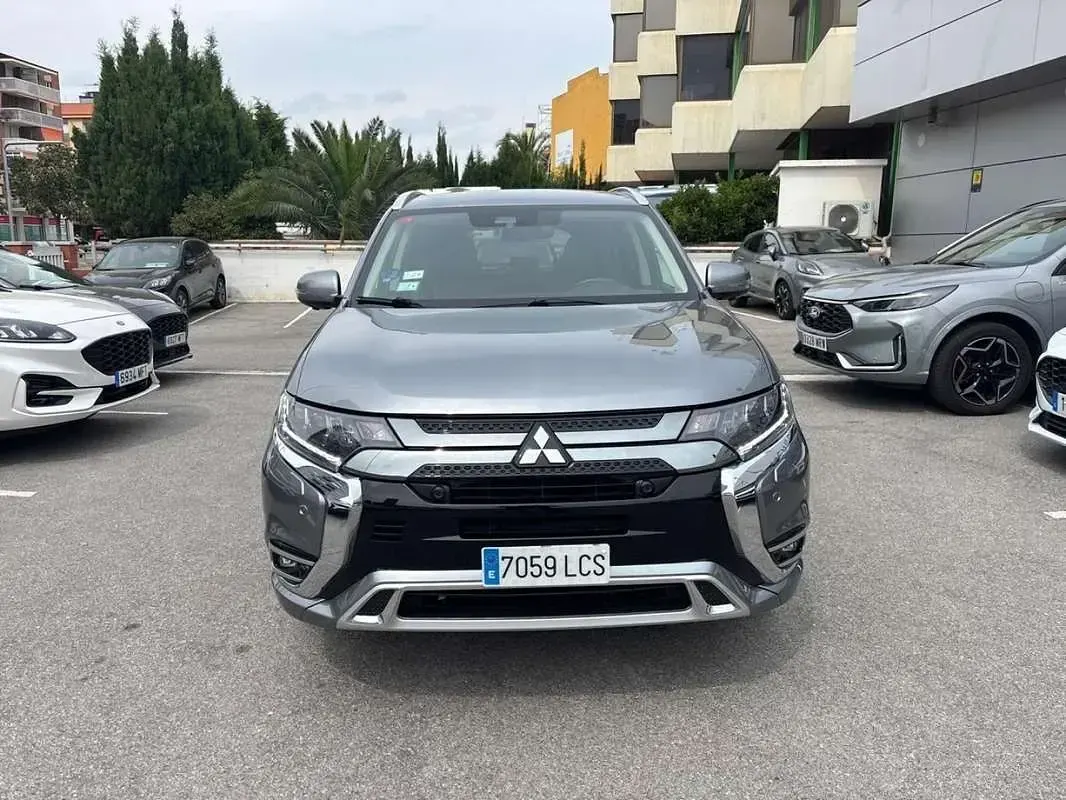 Usado Mitsubishi Outlander P-HEV 224 CV (164 kW) 2019 Gris SUV