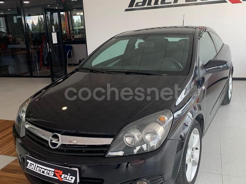 Usado Opel Astra GTC Sport 125 CV (91 kW) 2005 Negro Berlina