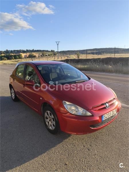 Rojo Usado 2005 Peugeot 307 Berlina | 2400 € (Buen precio) - Imagen 1/4