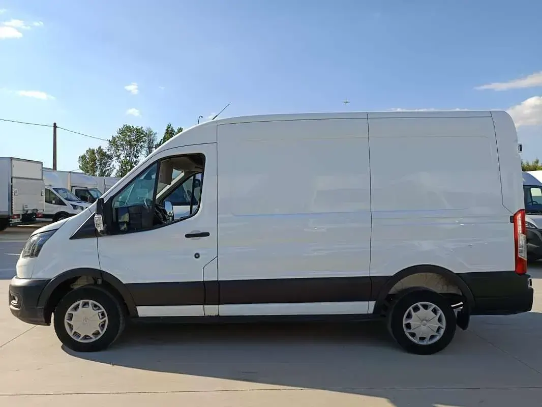 Usado Ford Transit Trend 131 CV (96 kW) 2022 Blanco Van