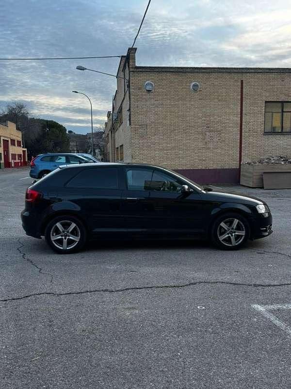 Usado Audi A3 Ambition 105 CV (77 kW) 2012 Negro Utilitario