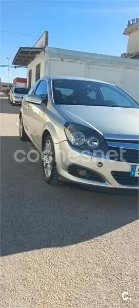 Usado Opel Astra GTC Sport 100 CV (73 kW) 2006 Gris / plata Berlina