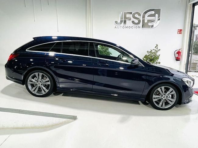 Usado Mercedes CLA180 108 CV (79 kW) 2018 Azul Berlina