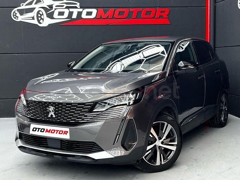 Usado Peugeot 3008 Allure 130 CV (95 kW) 2022 Gris / plata SUV