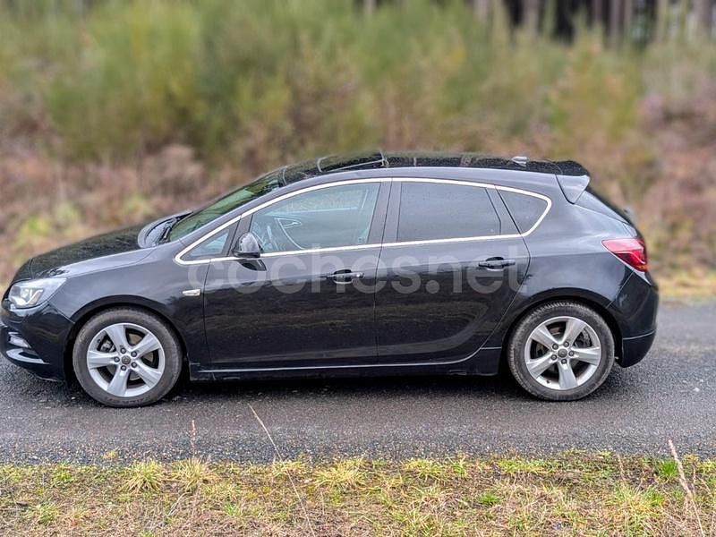 Usado Opel Astra Sportive 165 CV (121 kW) 2012 Negro Berlina