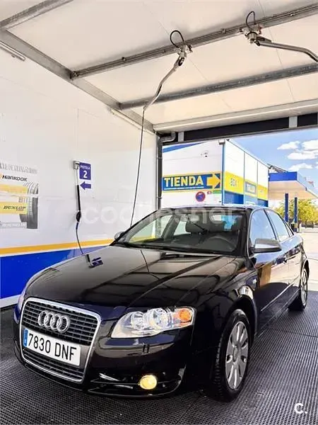 Usado Audi A4 140 CV (102 kW) 2006 Azul Berlina