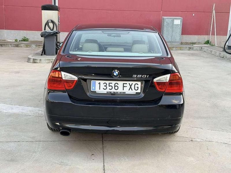 Usado BMW 320 170 CV (125 kW) 2007 Negro Berlina