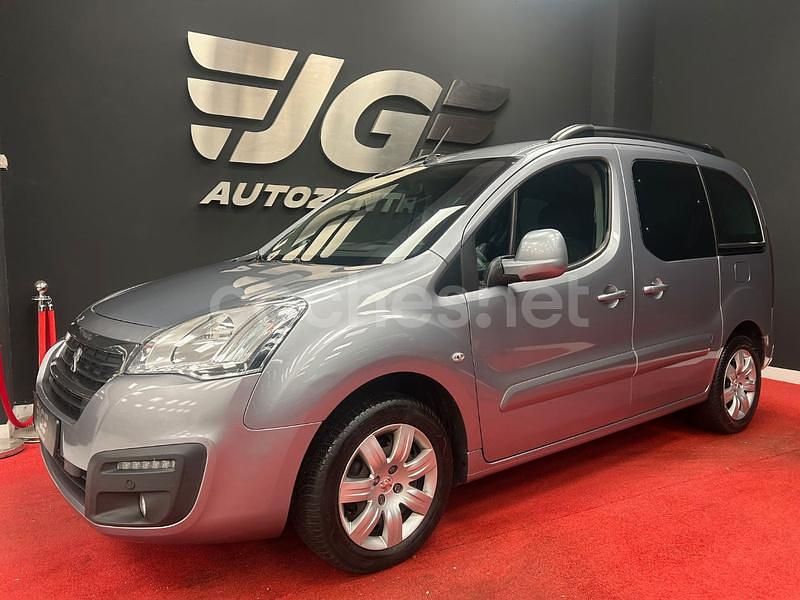 Usado Peugeot Partner Tepee Active 120 CV (88 kW) 2016 Gris / plata Monovolumen