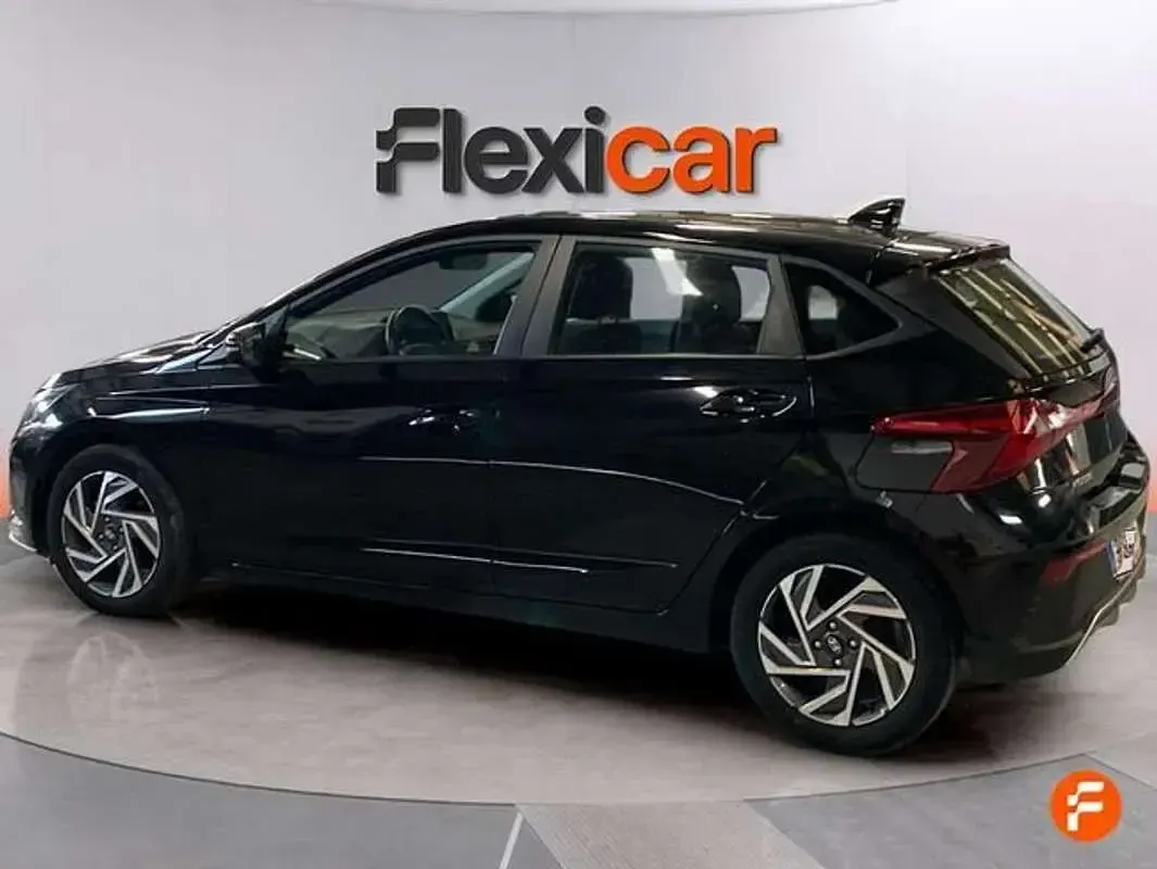 Usado Hyundai i20 84 CV (61 kW) 2024 Negro Utilitario