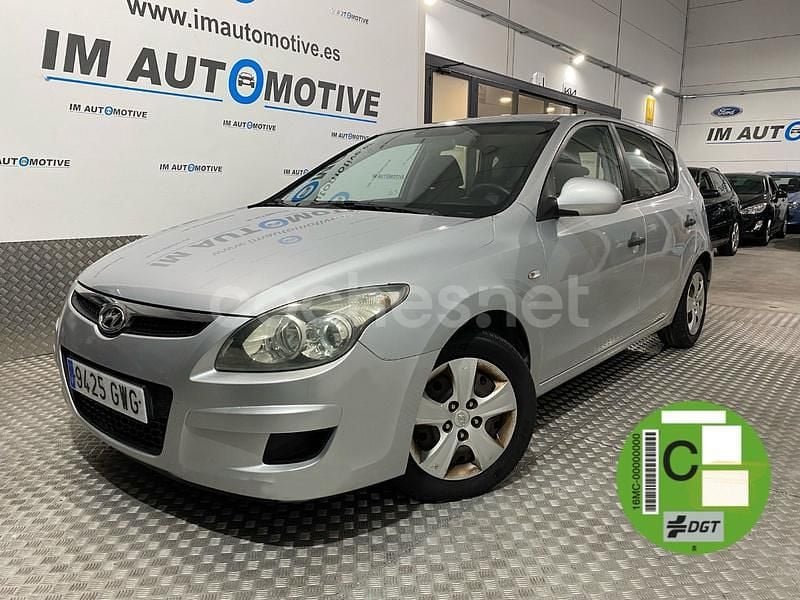 Gris / plata Usado 2010 Hyundai i30 Comfort Berlina | 5990 € (Precio justo) - Imagen 1/4