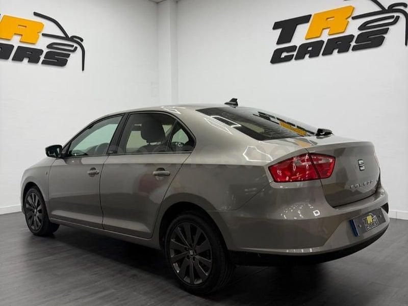 Usado Seat Toledo I-Tech 105 CV (77 kW) 2015 Gris / plata Utilitario
