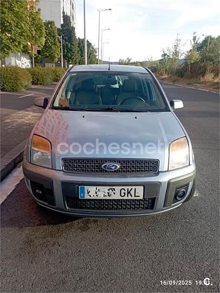 Gris / plata Usado 2009 Ford Fusion Berlina | 3390 € (Precio justo) - Imagen 1/4