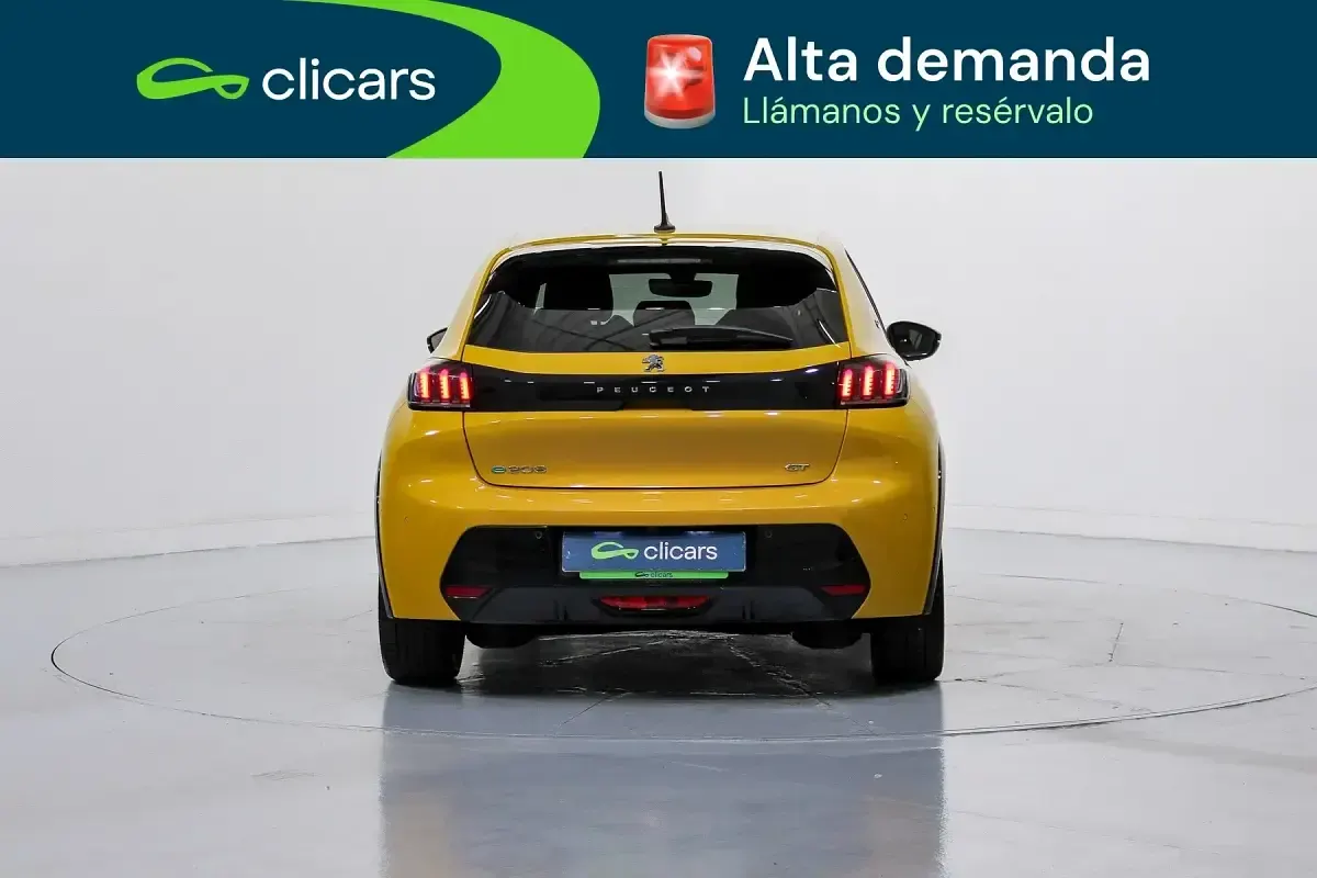 Usado Peugeot e-208 GT 100 kW (136 CV) 2021 Amarillo Utilitario