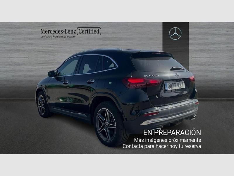 Usado Mercedes GLA250 AMG line 218 CV (160 kW) 2025 Negro SUV